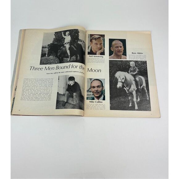 Vtg Pair of Magazines Life Off To The Moon July 1969 Look Apollo 11 On The Moon - Picture 10 of 10